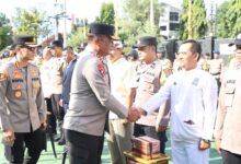 Kapolda Jatim Bagikan 2.055 Kitab Suci di Banyuwangi, Pesan Kerukunan Menguat