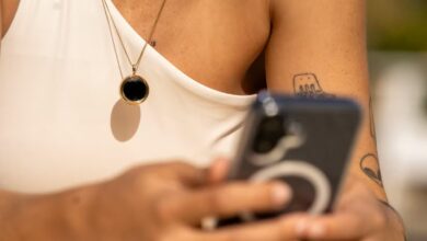 Gem, Kalung Pintar yang Memantau UV Real Time dan Mengingatkan Sunscreen Tepat Waktu