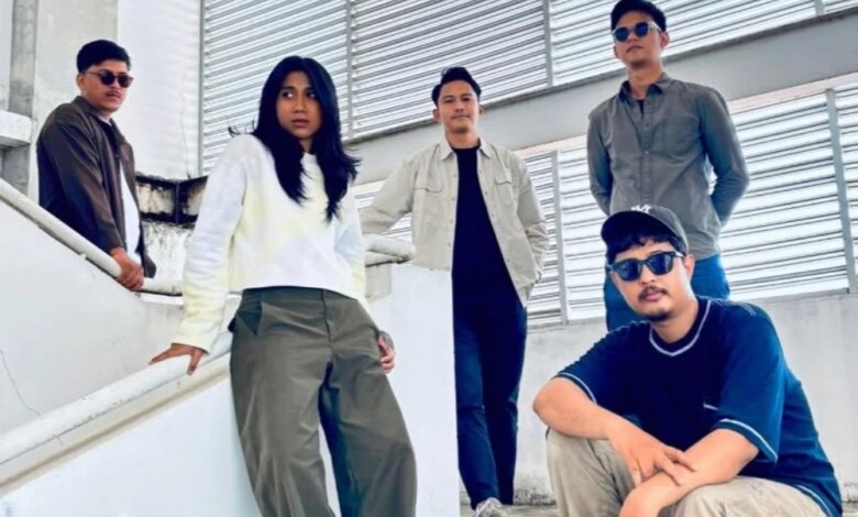 Million Hope Bawa Kisah Hubungan yang Tak Pernah Pasti Lewat "But Not Really Home"