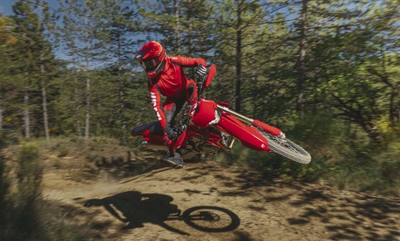 Ducati Desmo450 EDS Meluncur, 54 HP Baru Terbuka Setelah Racing Kit Dipasang