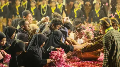 Ribuan Warga Padati Kirab 1 Sura Mangkunegaran, Tradisi Ini Masih Punya Tenaga Besar