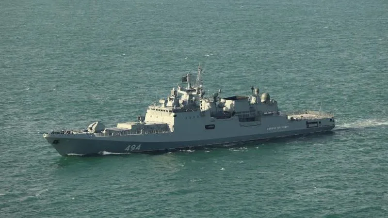 Tembakan Peringatan di Selat Inggris, Fregat Rusia dan Yacht Inggris Saling Dekat