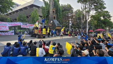 Massa Mahasiswa Semarang Kembali Turun ke Jalan, Kantor Gubernur Jateng Jadi Sasaran