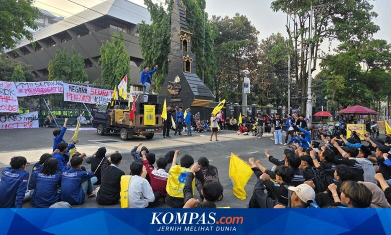Massa Mahasiswa Semarang Kembali Turun ke Jalan, Kantor Gubernur Jateng Jadi Sasaran