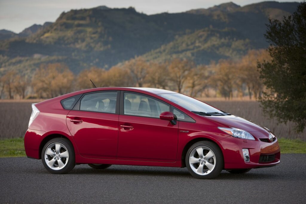 Toyota Prius Bekas 2026 Masih Diburu, Iritnya Ternyata Tak Seseram Kekhawatiran