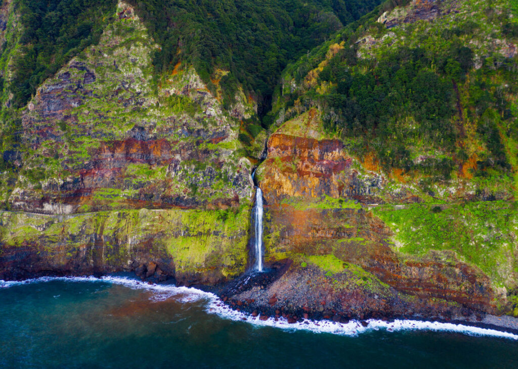 7 Prompt Gemini AI untuk Foto Liburan di Madeira yang Terlihat Nyata