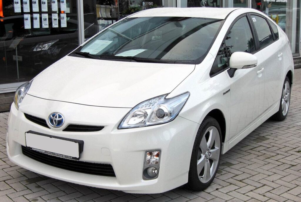 Toyota Prius Bekas 2026 Masih Diburu, Iritnya Masuk Akal Meski Baterai Jadi Sorotan