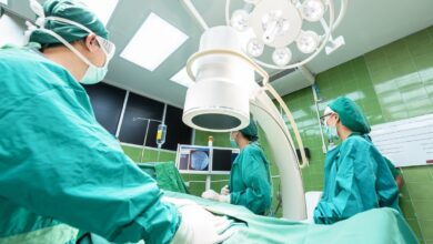 Robot Bedah Symani Dorong Batas Microsurgery, Pembuluh Sangat Kecil Kini Bisa Disambung