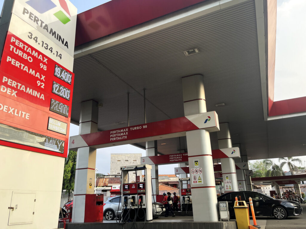 Pertamax Tembus Rp17.000 di Sejumlah Wilayah, Selisih dengan Pertalite Makin Terasa