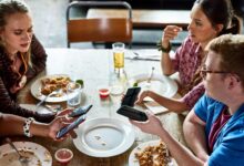 4 Alasan Jangan Pinjam Uang ke Teman Dekat, Hubungan Bisa Renggang karena Hal Kecil Ini