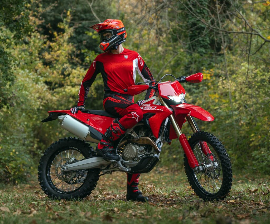 Ducati Punya Trail Jalan Raya Pertama, Desmo450 EDS Tembus 42 Hp