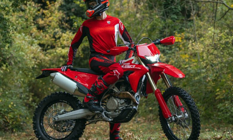 Ducati Punya Trail Jalan Raya Pertama, Desmo450 EDS Tembus 42 Hp