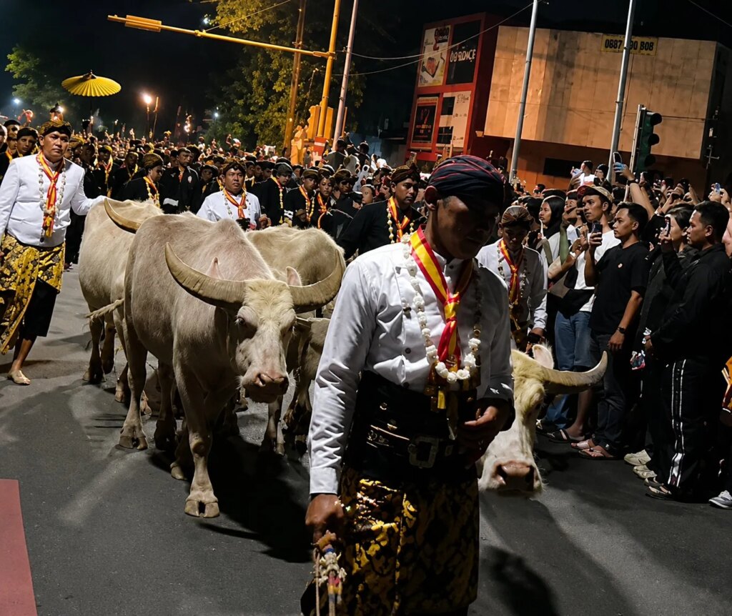 Malam 1 Suro 2026 Tak Sama dengan 1 Muharam, Tiga Keraton Jawa Punya Tradisi Sendiri