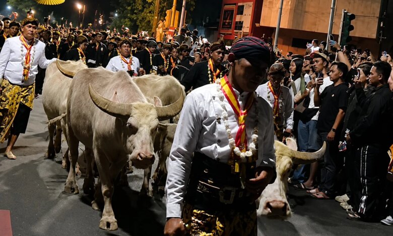 Malam 1 Suro 2026 Tak Sama dengan 1 Muharam, Tiga Keraton Jawa Punya Tradisi Sendiri