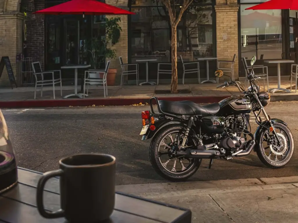 Kawasaki W175 2026 Tetap Bikin Masuk Akal, Retro, Irit, dan Nyaman Dipakai Harian