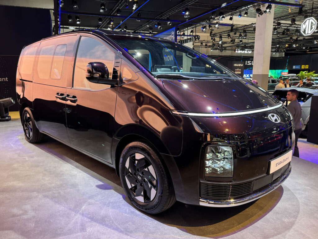 Hyundai Staria Hybrid dan EV Muncul di Data Indonesia, Tapi Penjualannya Masih Gantung