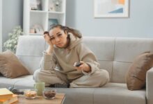 5 Kebiasaan Sehari-Hari yang Diam-Diam Bikin Wajah dan Tubuh Terlihat Lebih Tua