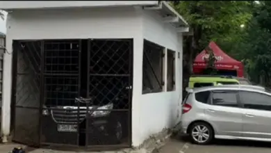 Garasi di Atas Trotoar Bandung Siap Dibongkar, Ternyata Dipakai Simpan Motor Sampah