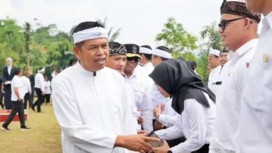 Dedi Mulyadi Lantik 720 ASN di Lapangan Desa, Pesan Keras Soal Tugas Mereka