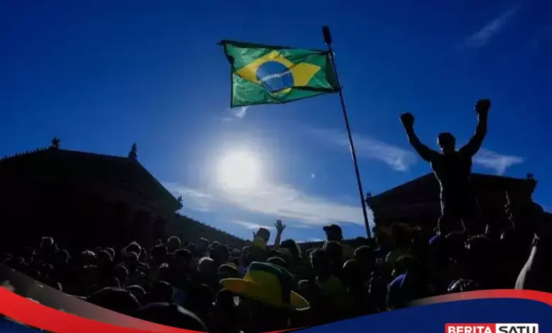 Suporter Brasil Tak Berani Sentuh Patung Rocky, Khawatir Kutukan Piala Dunia
