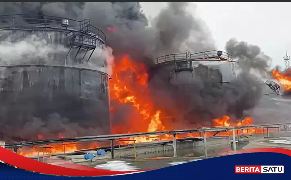 Serangan Drone Ukraina ke Moskwa Memuncak, Dua Kilang Minyak Rusia Terbakar