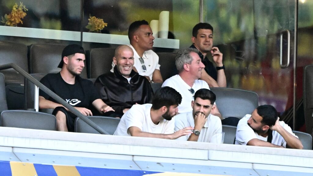 Kehadiran Zidane di Sisi Timnas Aljazair Picu Tanda Tanya Usai Kekalahan dari Argentina