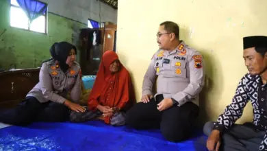 Jukir Lansia Brebes yang Gagalkan Pencurian Rp 3,6 Miliar Kini Diantar Umrah oleh Korban
