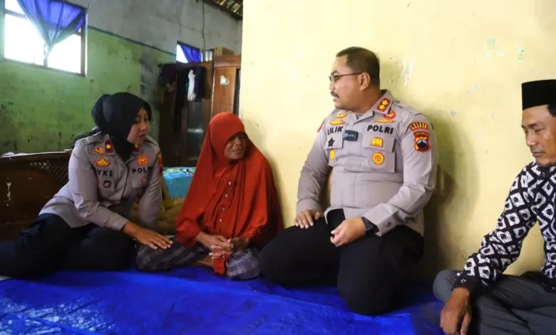 Jukir Lansia Brebes yang Gagalkan Pencurian Rp 3,6 Miliar Kini Diantar Umrah oleh Korban