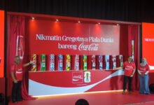 Coca-Cola Ubah KRL Jadi Ruang Piala Dunia, Kaleng Edisi Khusus hingga Lagu Lokal