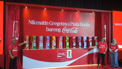 Coca-Cola Ubah KRL Jadi Ruang Piala Dunia, Kaleng Edisi Khusus hingga Lagu Lokal