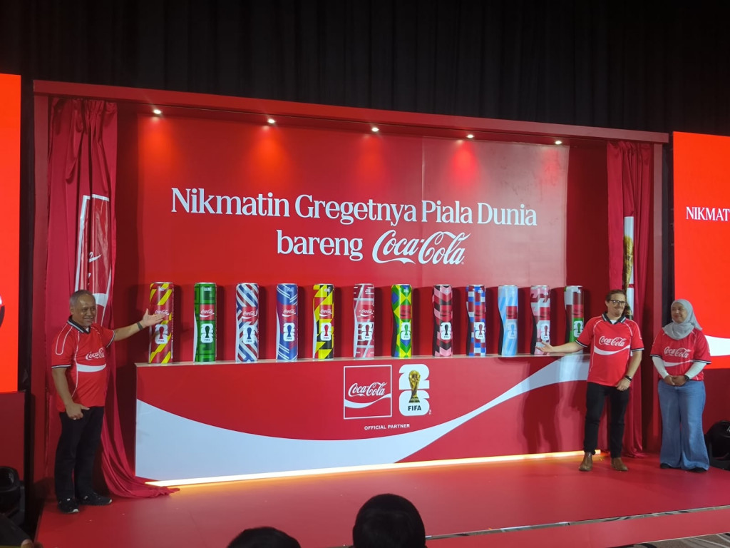 Coca-Cola Ubah KRL Jadi Ruang Piala Dunia, Kaleng Edisi Khusus hingga Lagu Lokal