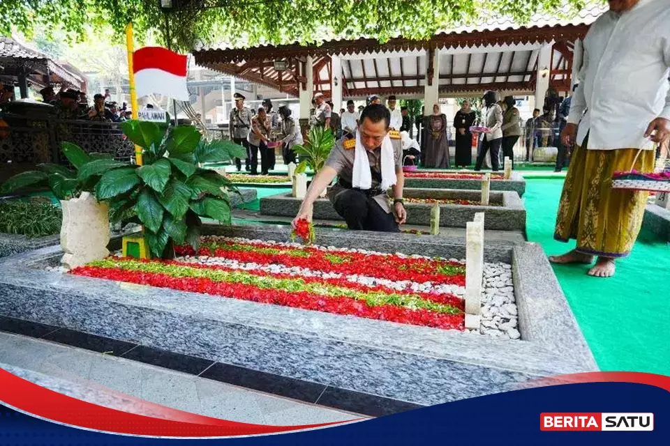 Kapolri Ziarah ke Makam Gus Dur, Pesan Reformasi Polri Kembali Ditegaskan