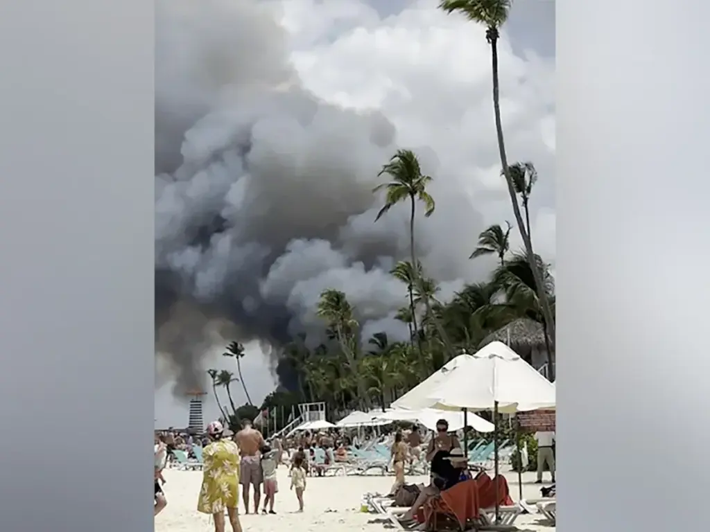 Kebakaran Besar Guncang Resor Dominika, Ribuan Tamu Dievakuasi Saat Api Tak Terkendali
