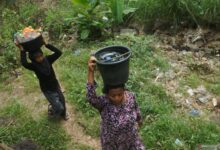 Warga Gunung Putri Harus Jalan 1 Kilometer Demi Air Bersih, Kemarau Makin Menyulitkan