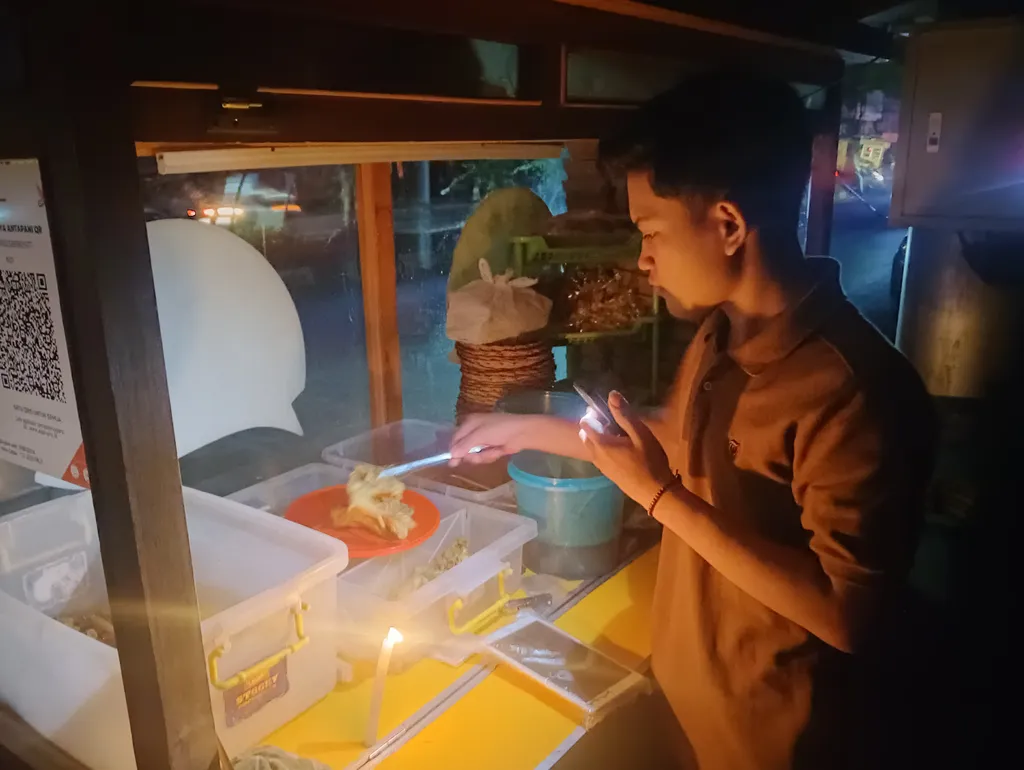 Listrik Padam Dua Pekan di Bandung, UMKM Kehilangan Hingga 50 Persen Omzet