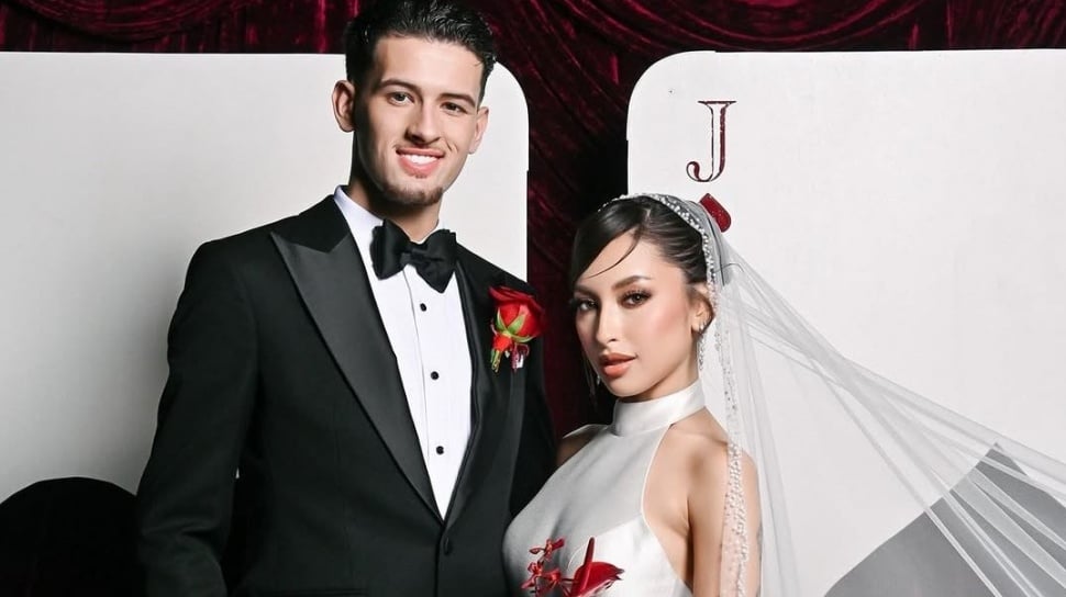 Souvenir Pernikahan Jennifer Coppen Ternyata Berisi Handuk Couple Hingga Set Premium