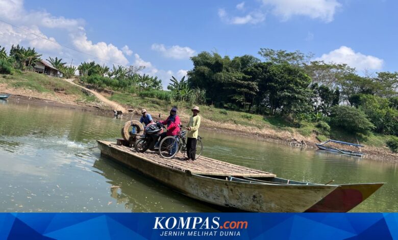 Tarif Rp 5.000, Rakit Bambu Citanduy Jadi Jalan Pintas Lintas Jawa yang Sulit Ditolak