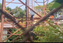 2 Santri Brebes Panjat Menara 50 Meter, Sempat Tertidur Hingga Damkar Turun Tangan