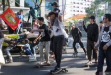 Skateboard Turun ke Jalan Surabaya, Aksi Peringatan Ini Dorong Generasi Muda