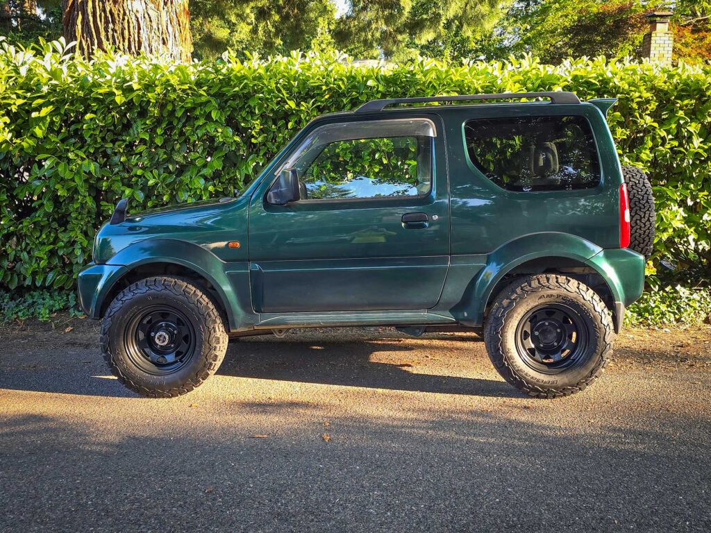 Jimny di Tol Terasa Goyang, Ini Alasan Ilmiah di Balik Bodi Kotaknya