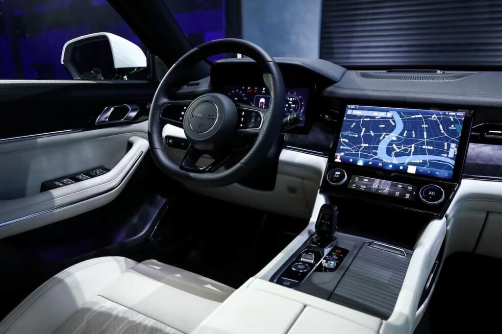 Lynk & Co 07 GT Punya Robot di Dashboard, Wagon Pertamanya Tampil Serius