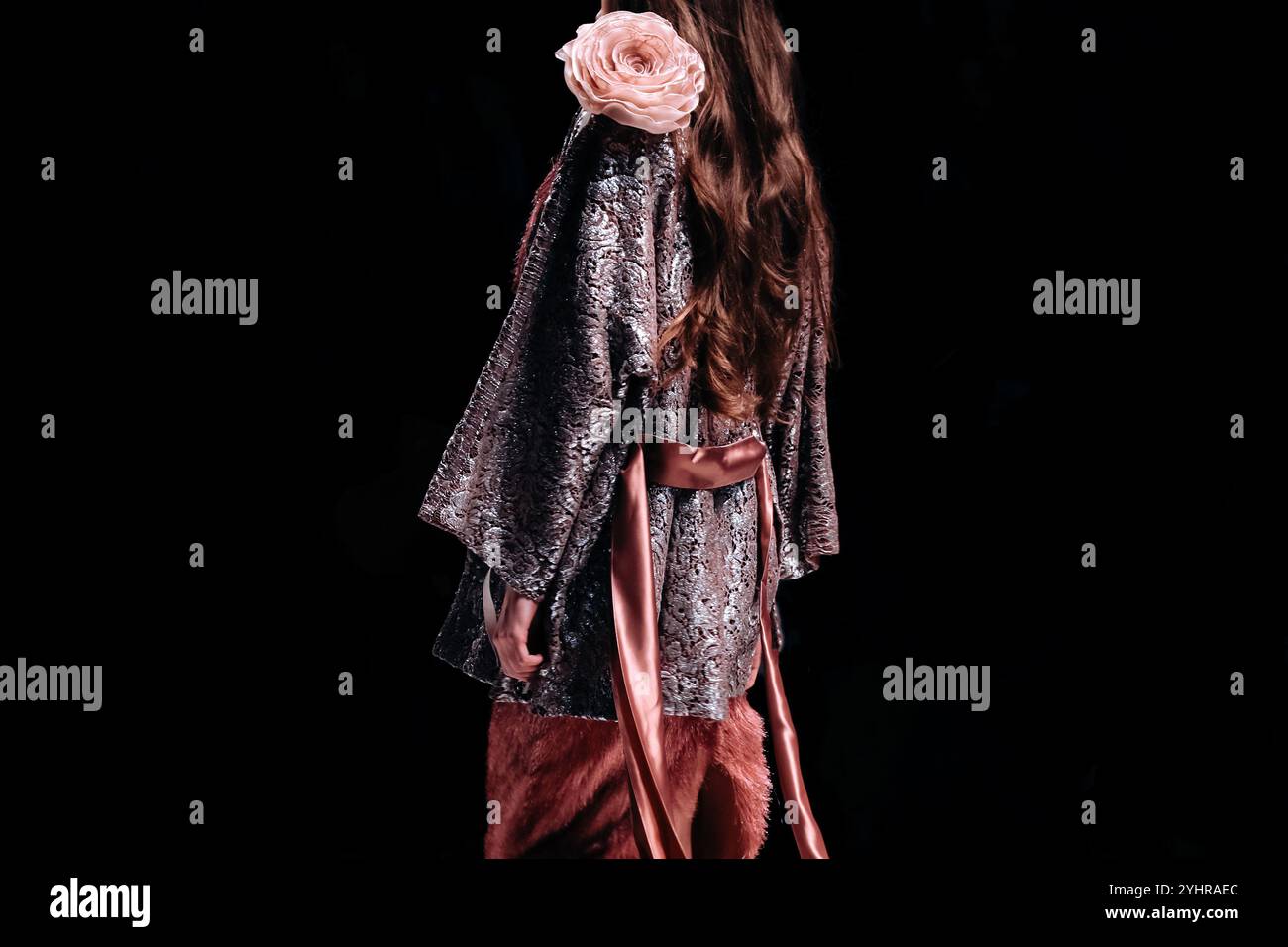 6 Prompt Gemini AI Ini Bikin Foto Pakai Cardigan Terlihat Lebih Mahal