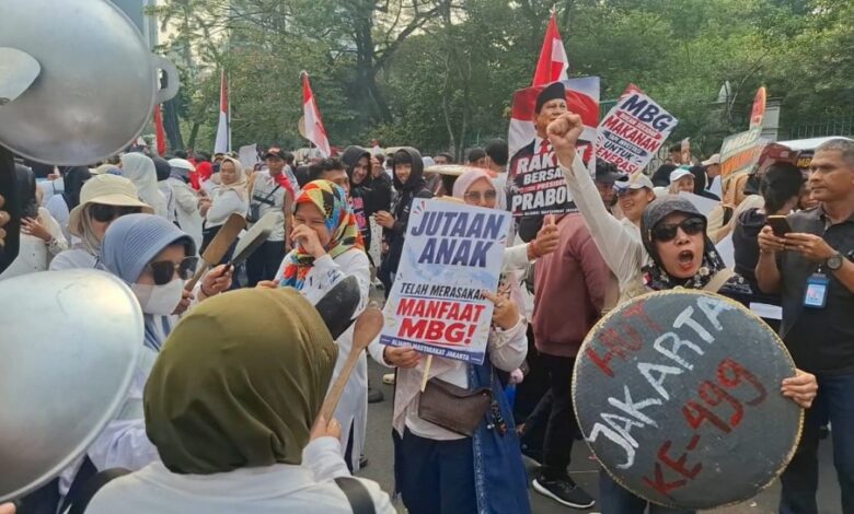 Emak-Emak Tetap Dukung MBG Meski Ada Ulat di Sayur, Uang Jajan Anak Jadi Hemat