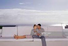 7 Posisi Seks di Sofa yang Paling Intim Hingga Paling Nyaman