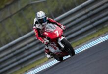 Veda Ega Pratama Tembus 5 Besar dari Grid 20, Ancaman Serius di Perebutan Rookie Terbaik