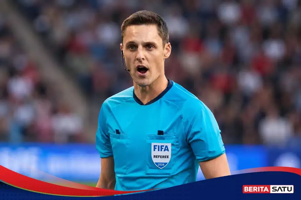 Wasit VAR Piala Dunia Ini Ternyata Sedang Menyelesaikan Filsafat di Chicago
