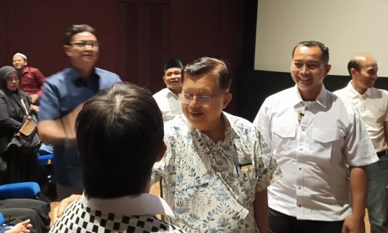 Jusuf Kalla Lihat Tanah Runtuh Sebagai Pelajaran Damai, Bukan Sekadar Hiburan