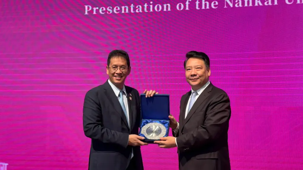 Purbaya Diganjar Gelar Kehormatan Nankai, Sinyal Eratnya Diplomasi Ekonomi Indonesia-Tiongkok
