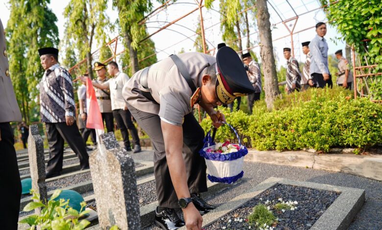Ziarah Di TMP Giri Tunggal, Polda Jateng Tegaskan Pengabdian Polri untuk Masyarakat