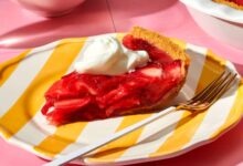 Strawberry Glazed Pie Tanpa Oven, Dessert Dingin Ini Tetap Tampak Mewah